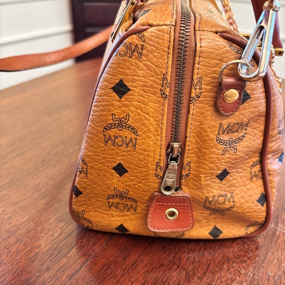 MCM AUTHENTIC EUC BOSTON ICONIC MONOGRAM LOGO CROSSBODY BAG COA & SERIAL NUMBER - Picture 6 of 13